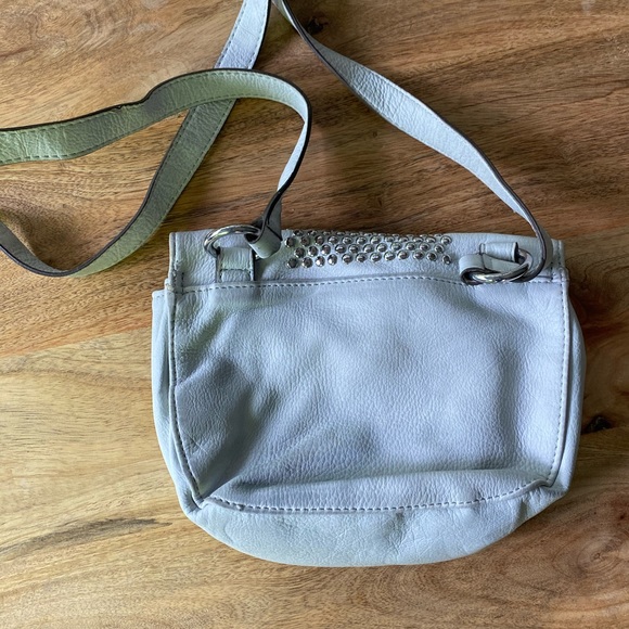 Great condition Guess white bag with stud detail - Picture 3 of 6